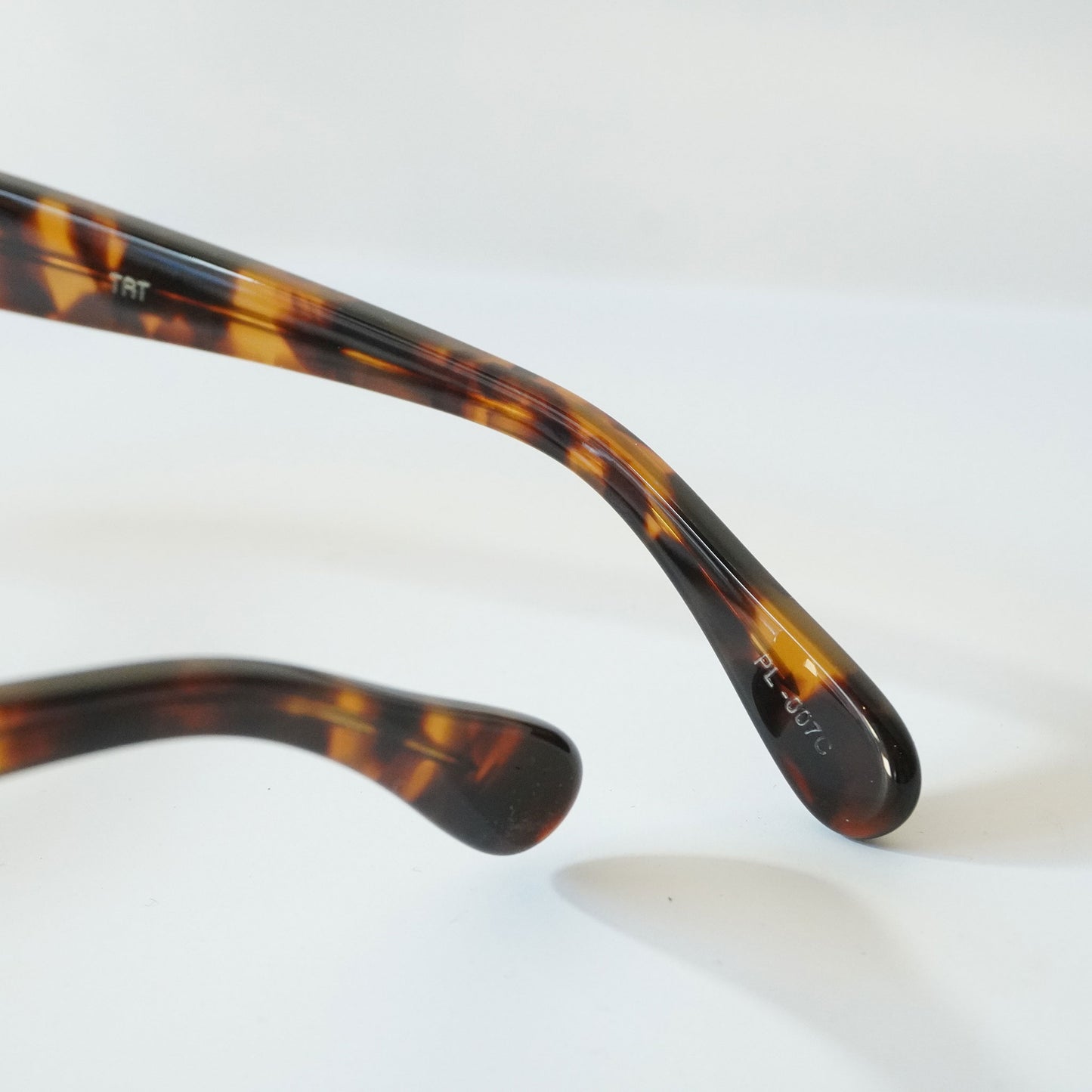 BRYAN 46 (TORTOISE)
