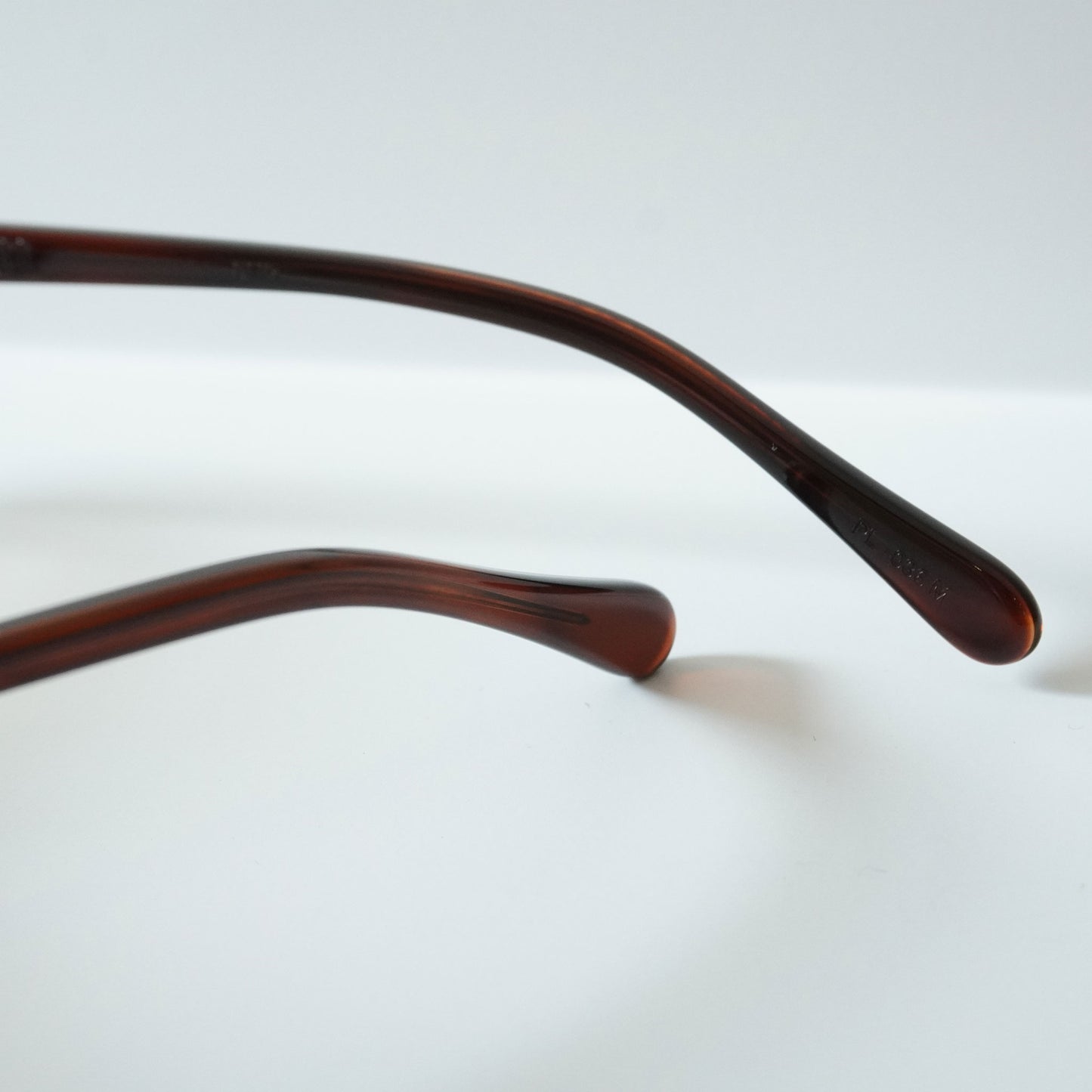 T-SQUARE (DEMI AMBER)