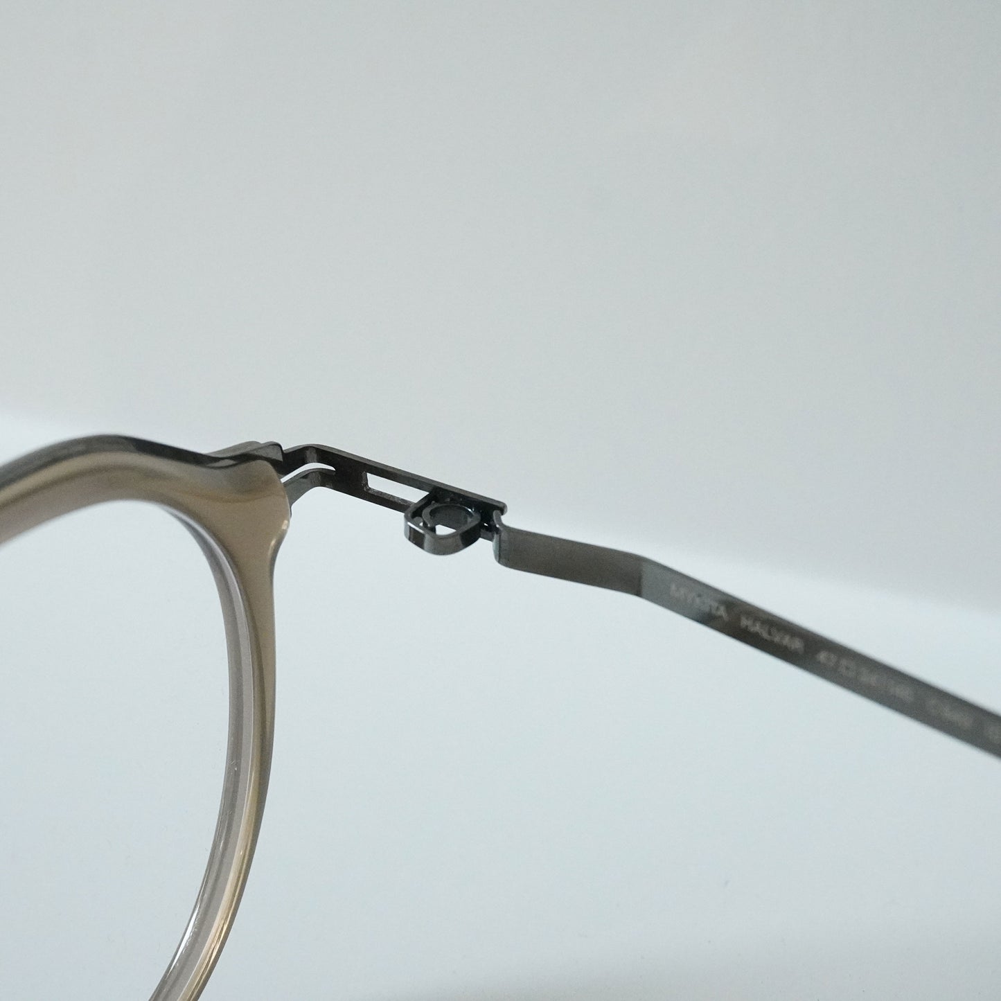 HALVAR (Shiny Graphite/Taupe)