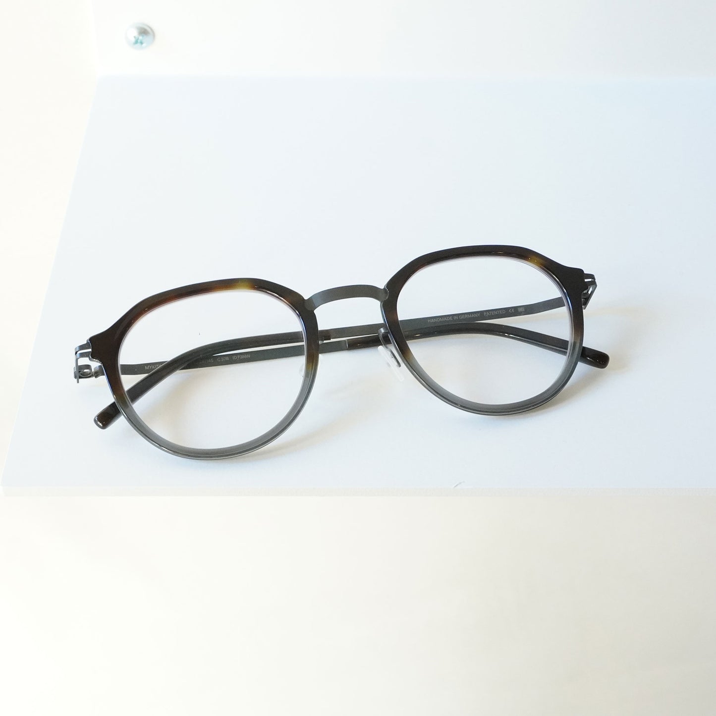 HALVAR (Graphite/Santiago Gradient)