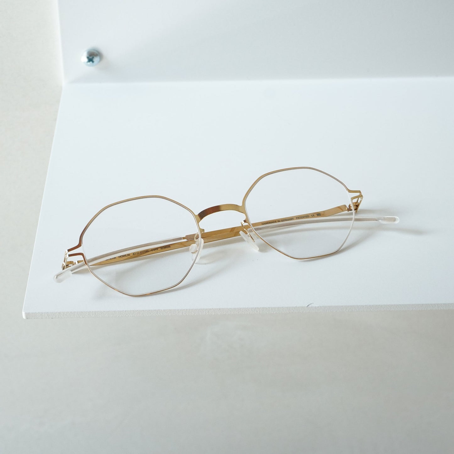 HOWLIN (Glossy Gold)
