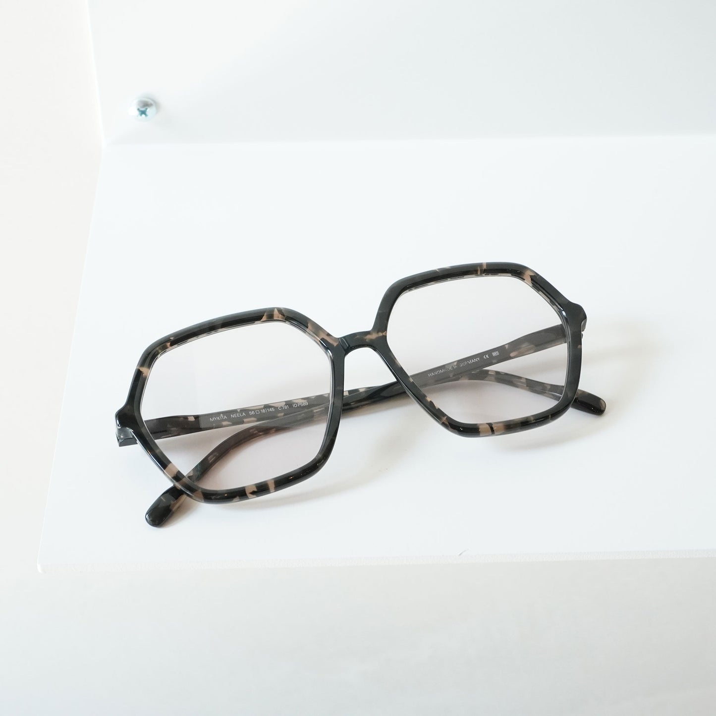 NEELA (Antigua/Black)