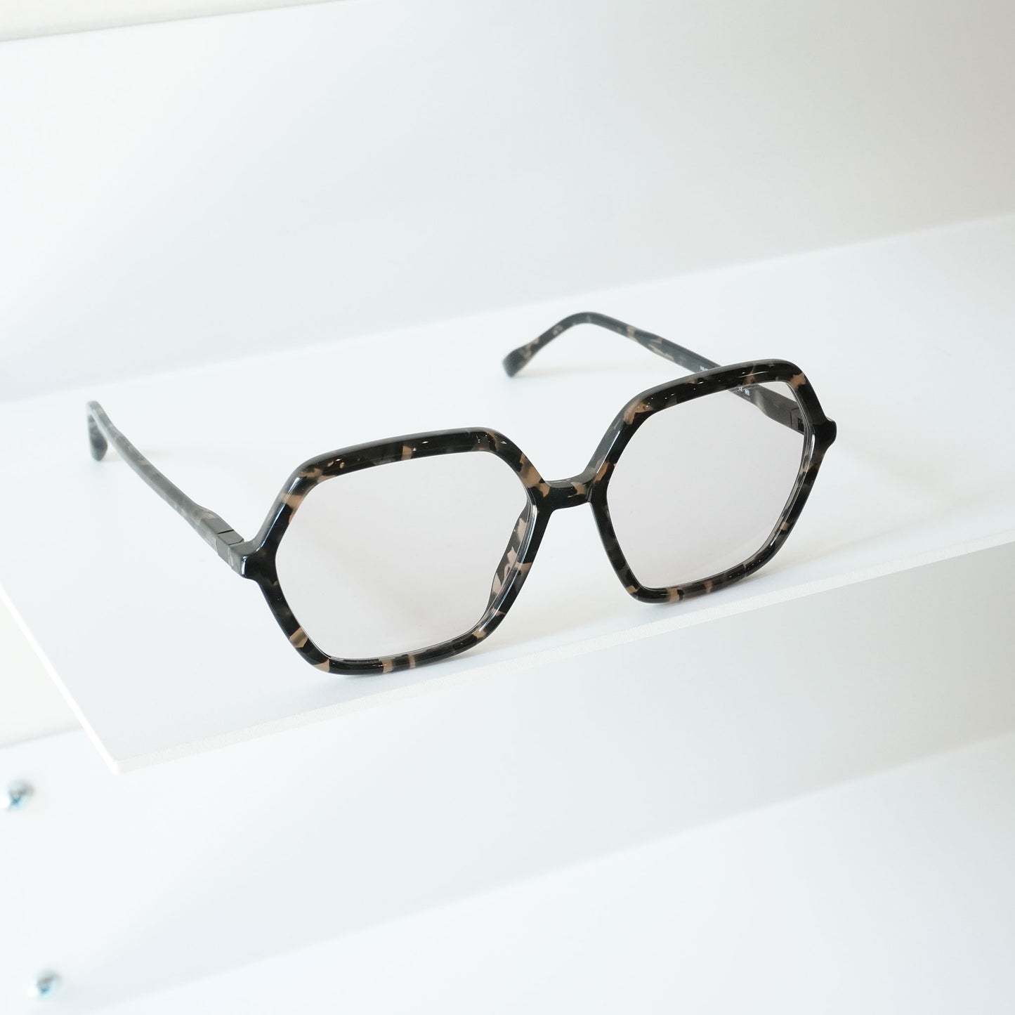 NEELA (Antigua/Black)