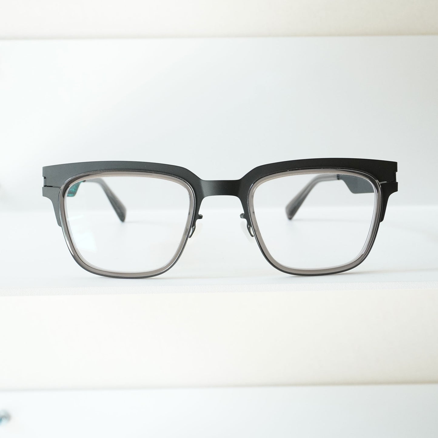 RAYMOND (Black/Clear Ash)