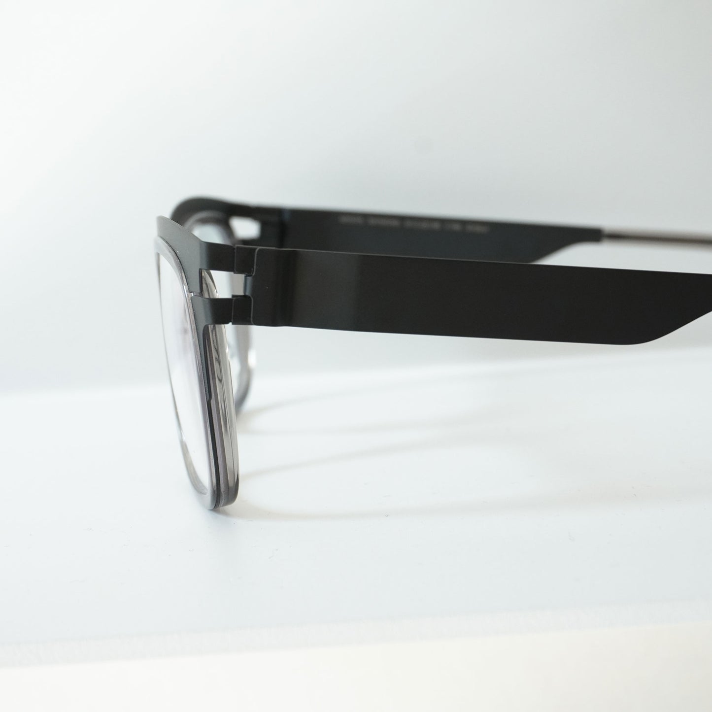RAYMOND (Black/Clear Ash)
