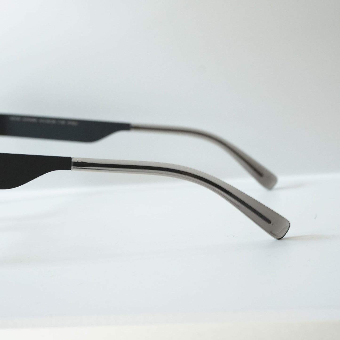 RAYMOND (Black/Clear Ash)