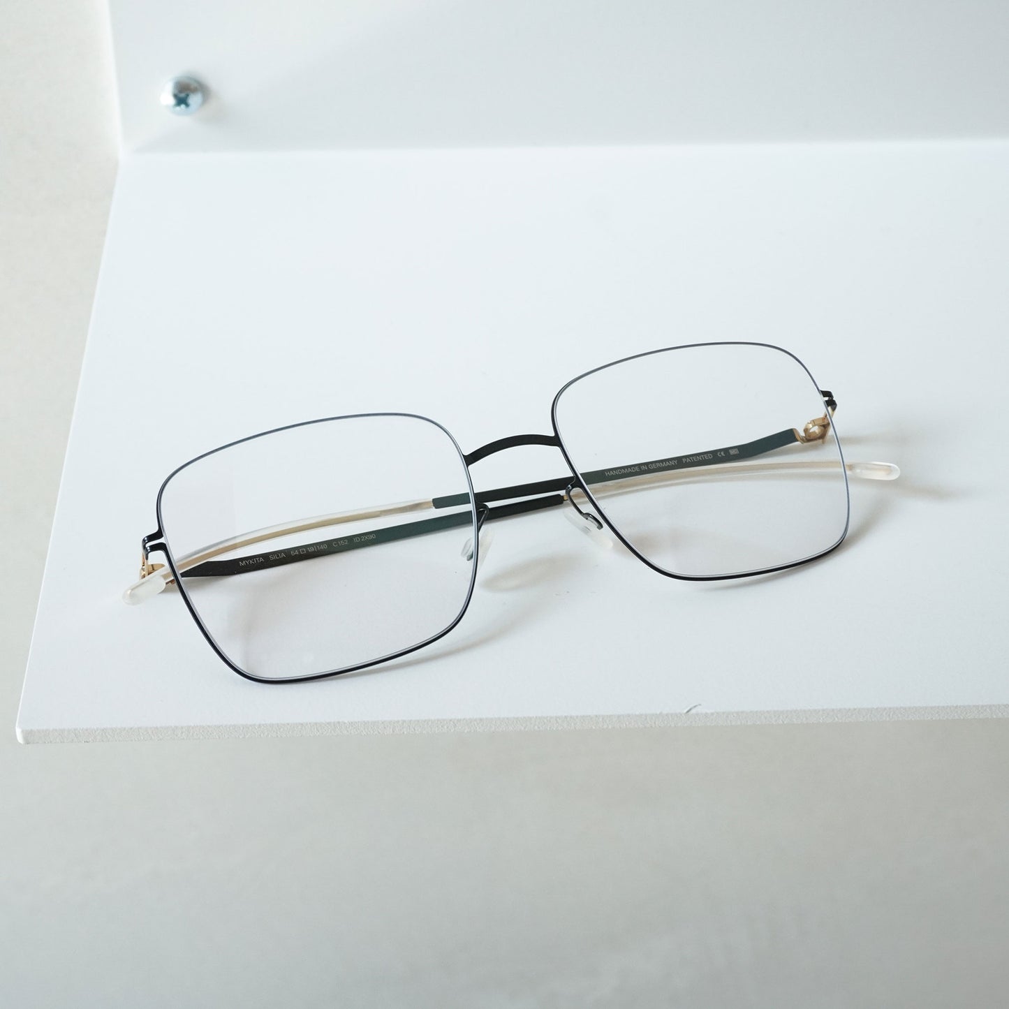 SILIA (Jet Black)