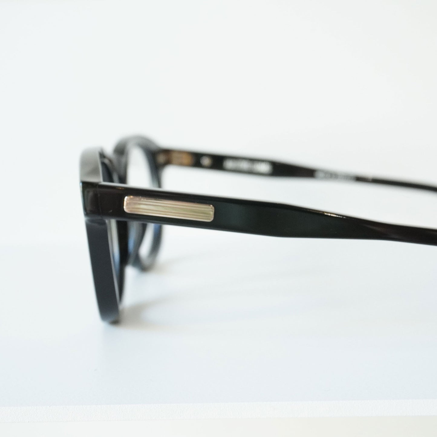 CARVER (Black)