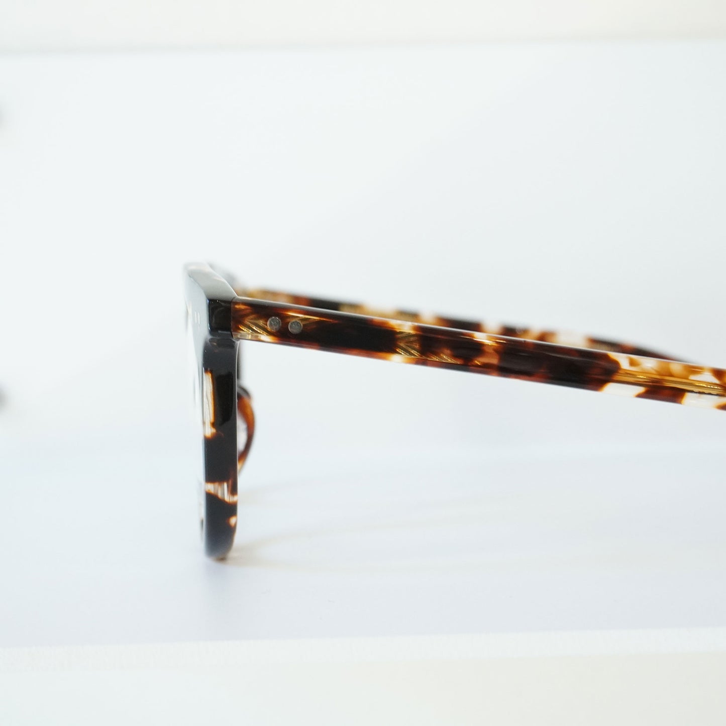 CLAYTON 45 (Honey Tortoise)