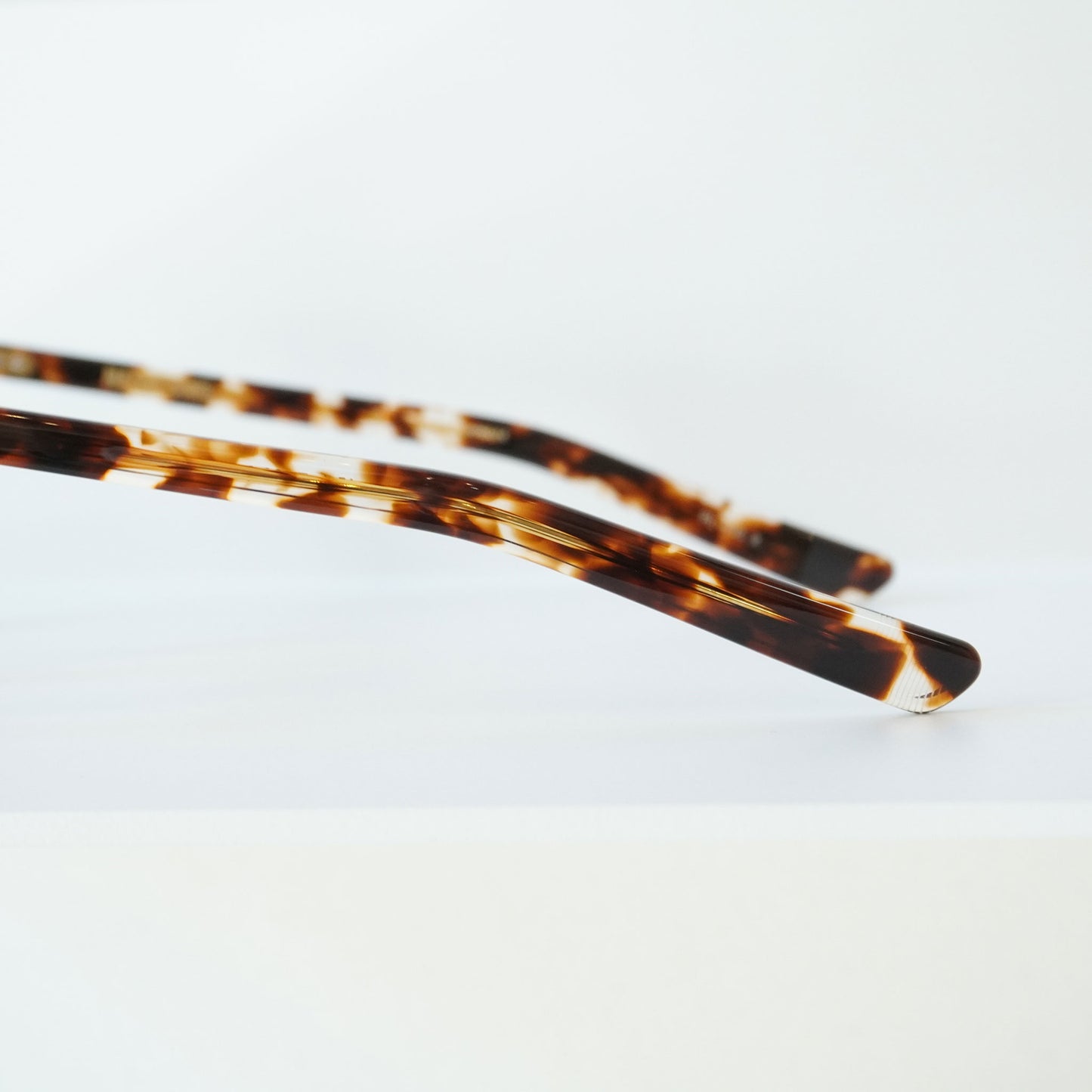 CLAYTON 45 (Honey Tortoise)