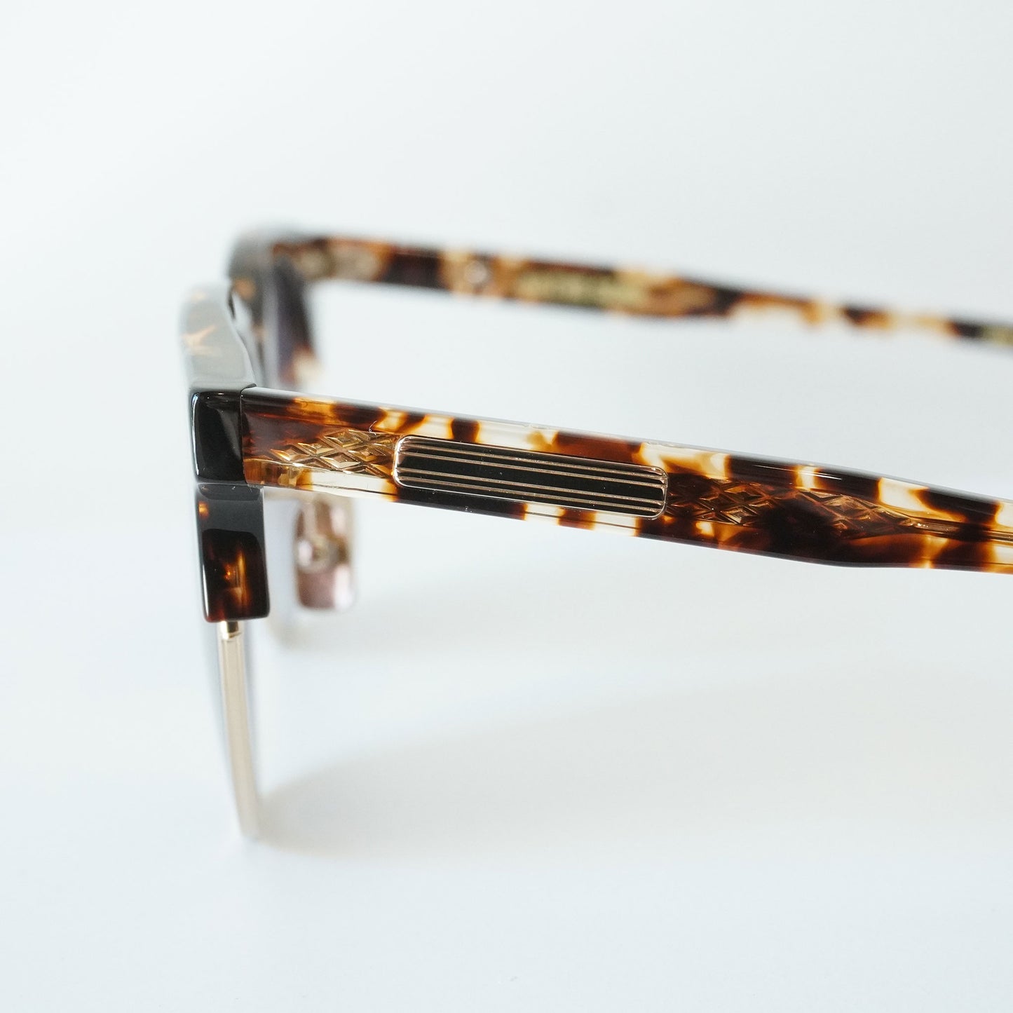 CLAYTON CMB (HONEY TORTOISE)