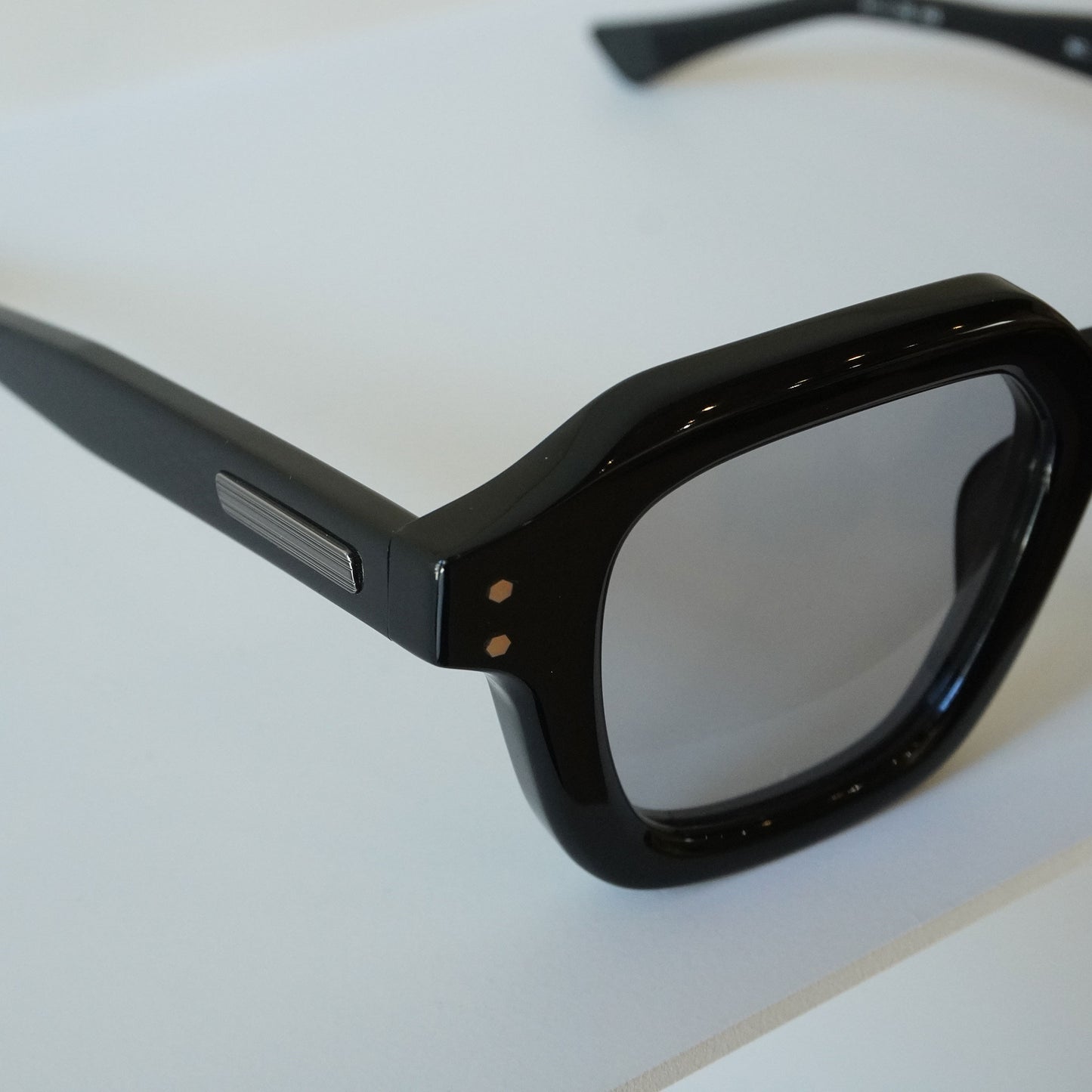 TRINITY SUN (BLACK)