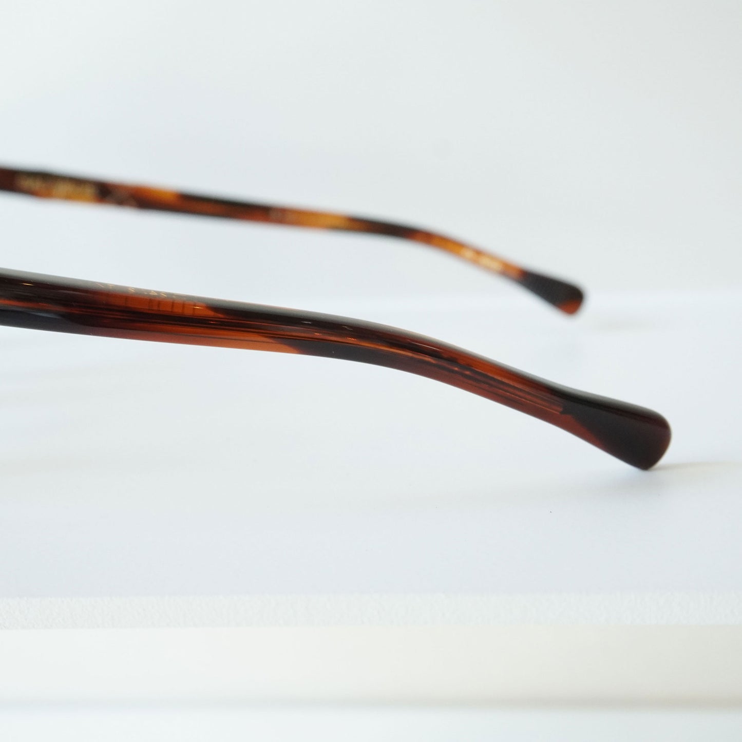 CONCIERGE (Deep Brown)