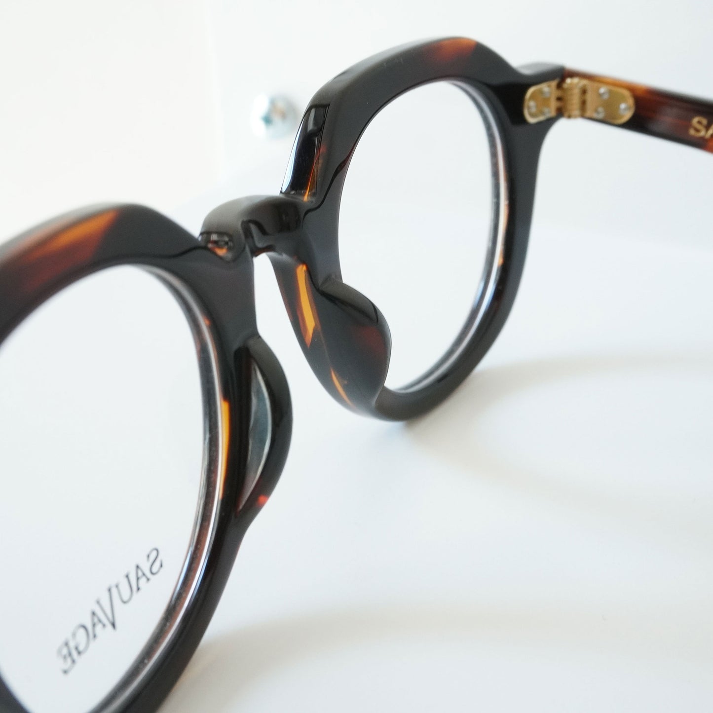 CONCIERGE (Deep Brown)