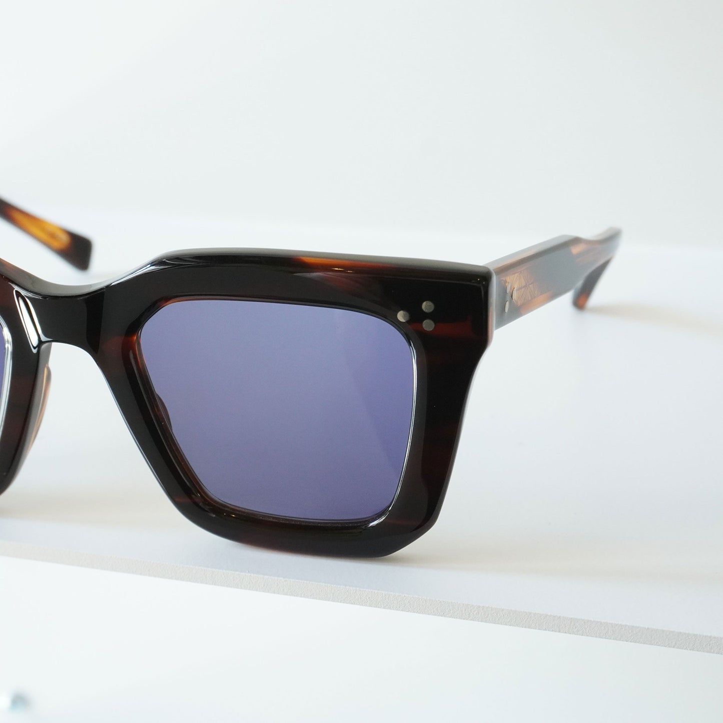 VARDA (Deep Brown)