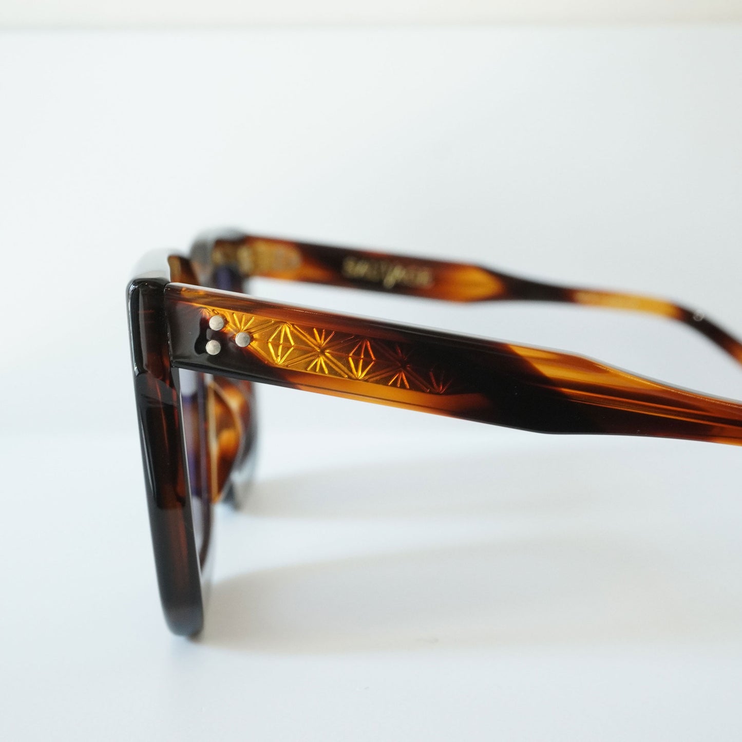 VARDA (Deep Brown)