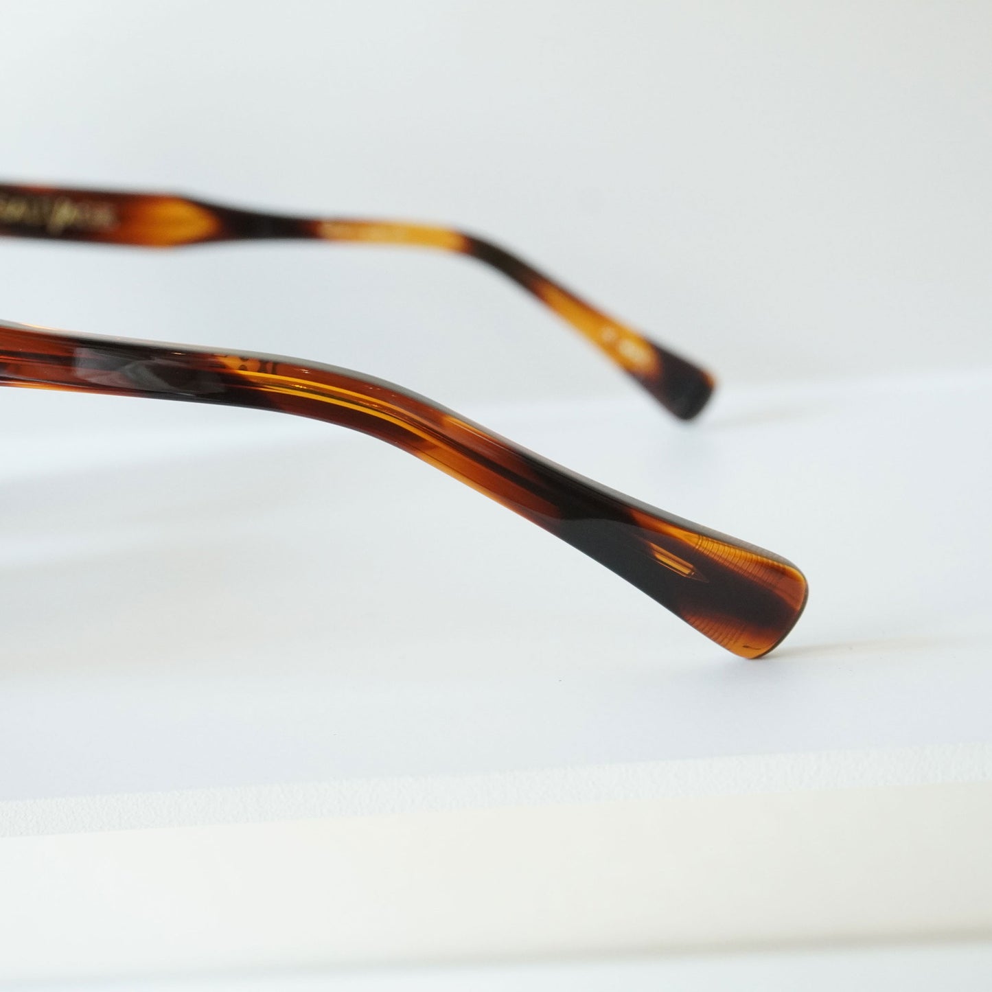 VARDA (Deep Brown)