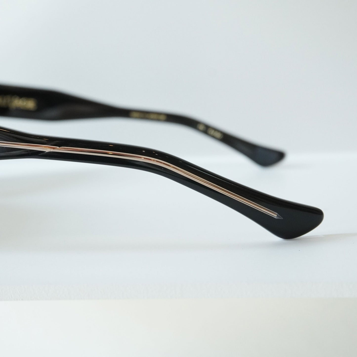 VOYANTE (Black)