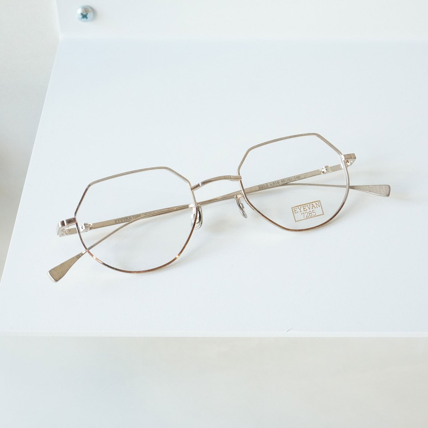 1010 48 (819 - VINTAGE SILVER)