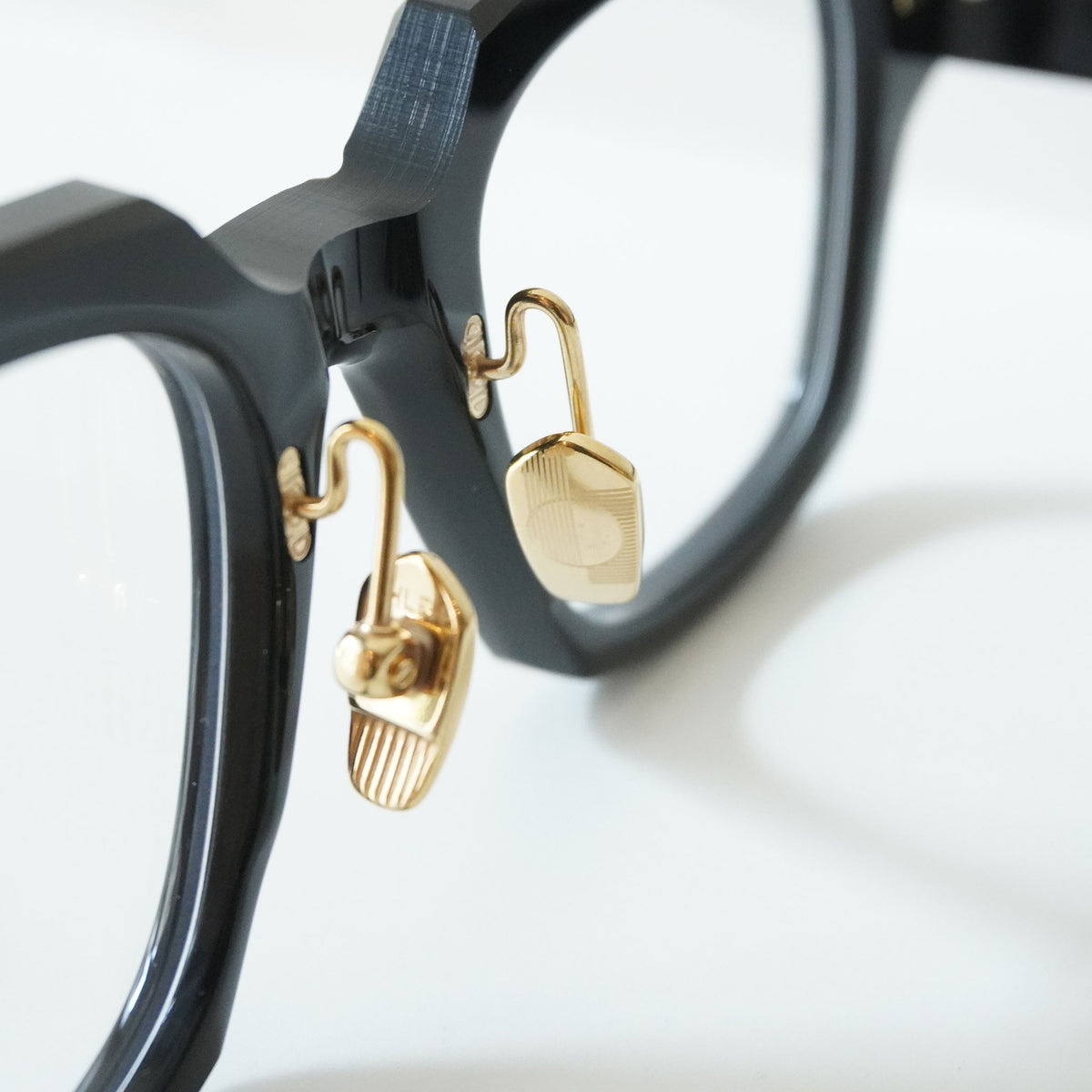 RIVOLI WITH PAD (BLACK)