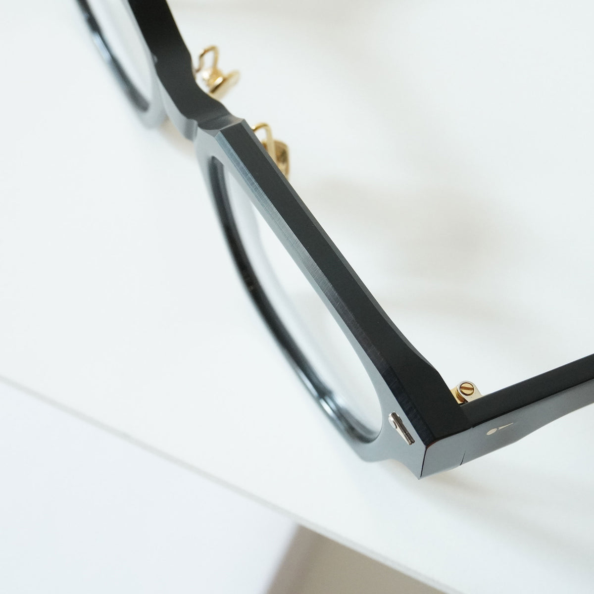RIVOLI WITH PAD (BLACK)