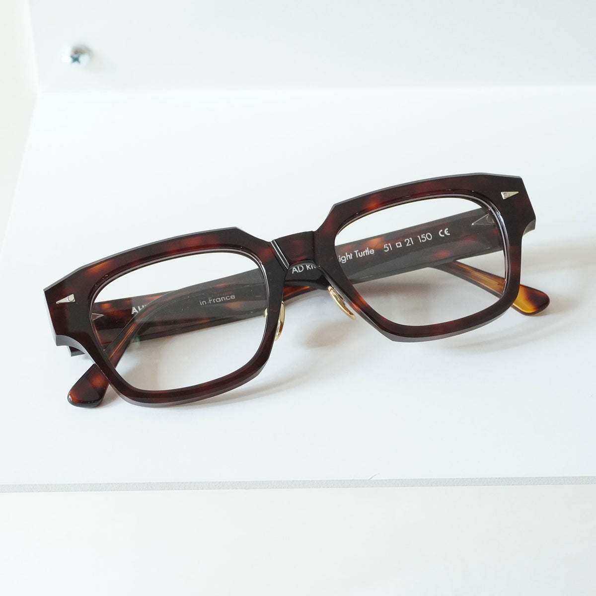 RIVOLI WITH PAD (LIGHT TURTLE)