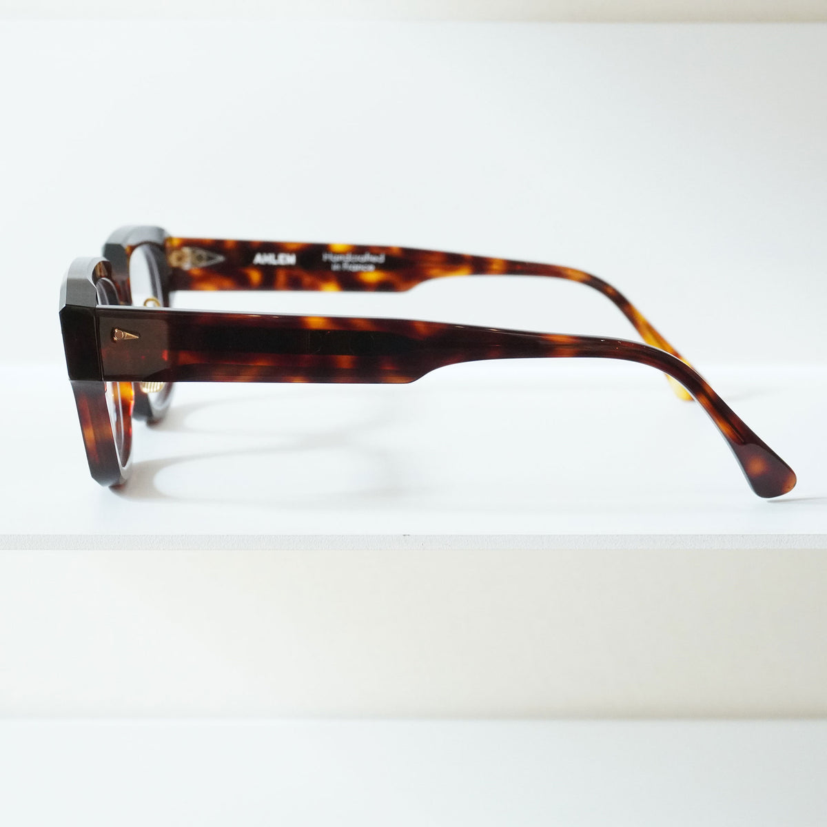 RIVOLI WITH PAD (LIGHT TURTLE)