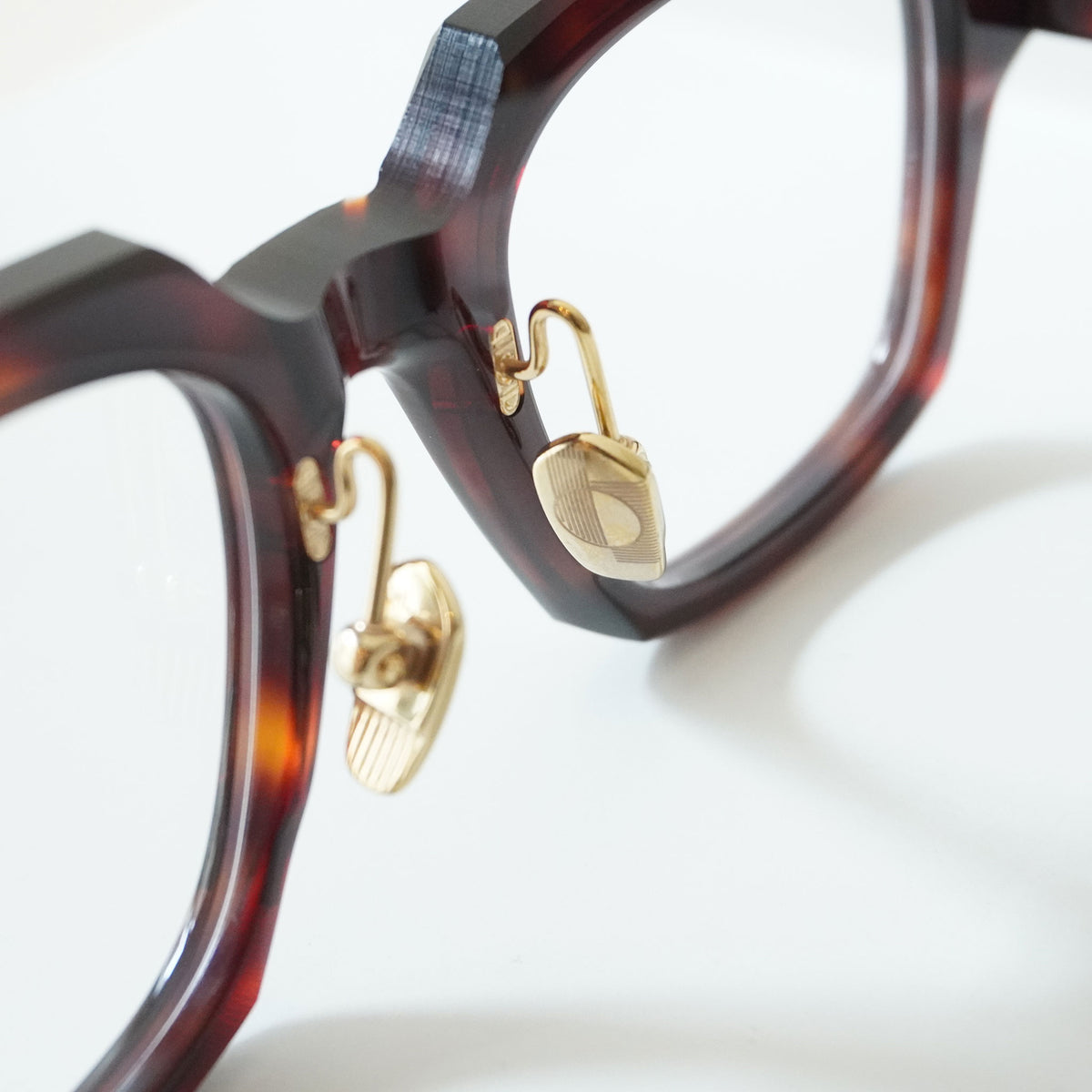 RIVOLI WITH PAD (LIGHT TURTLE)