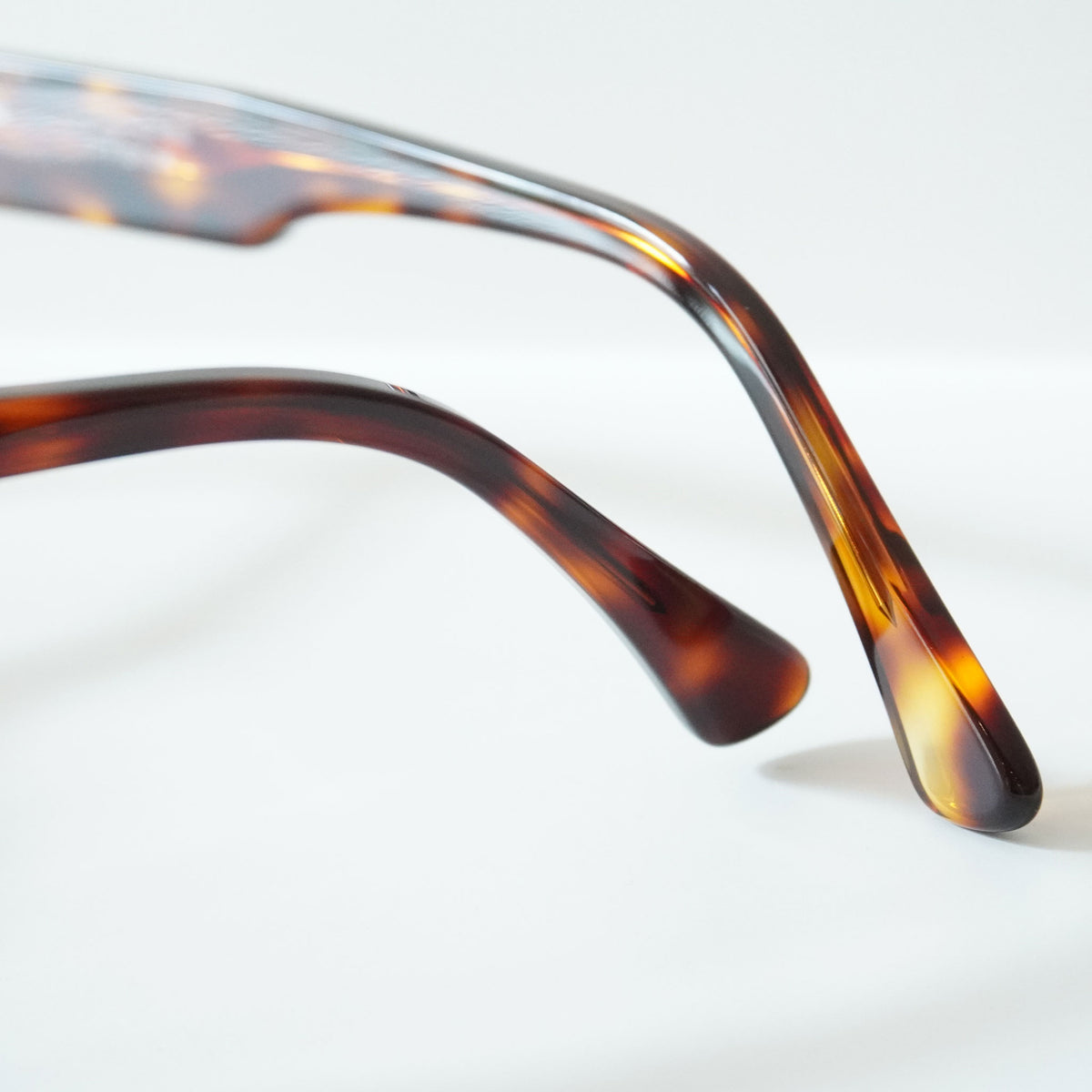 RIVOLI WITH PAD (LIGHT TURTLE)