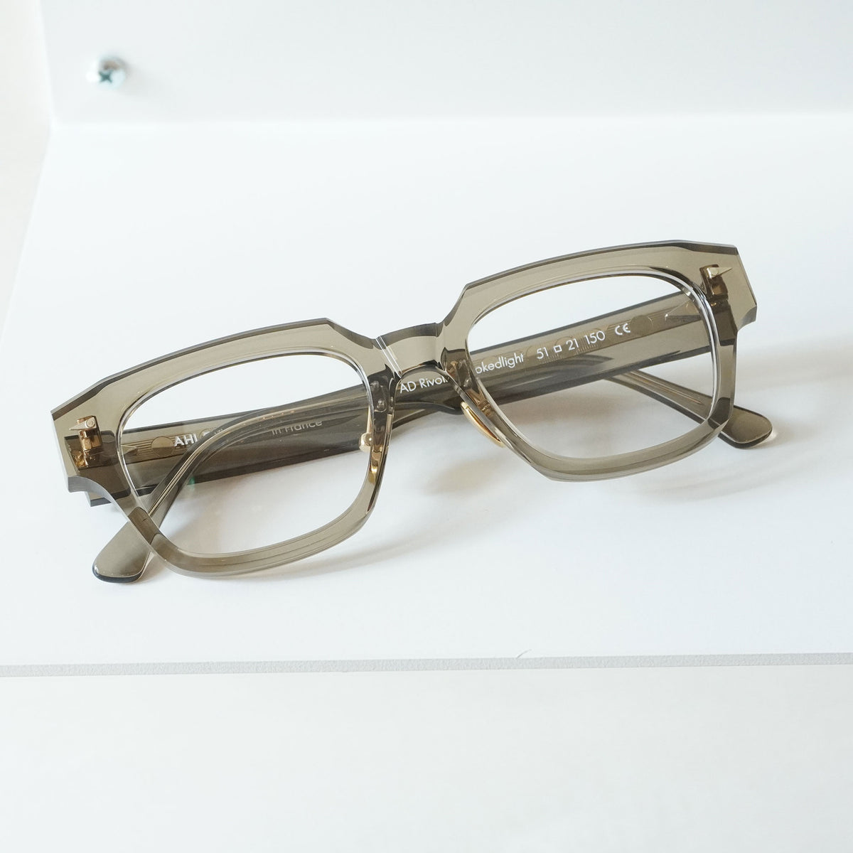 RIVOLI WITH PAD (SMOKEDLIGHT)