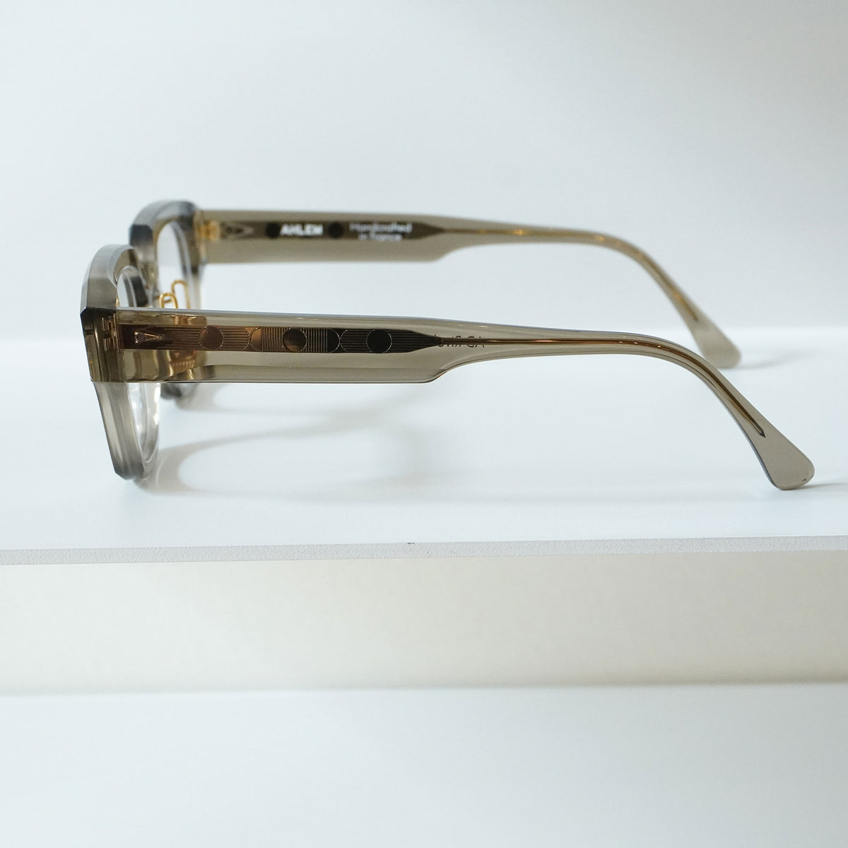 RIVOLI WITH PAD (SMOKEDLIGHT)
