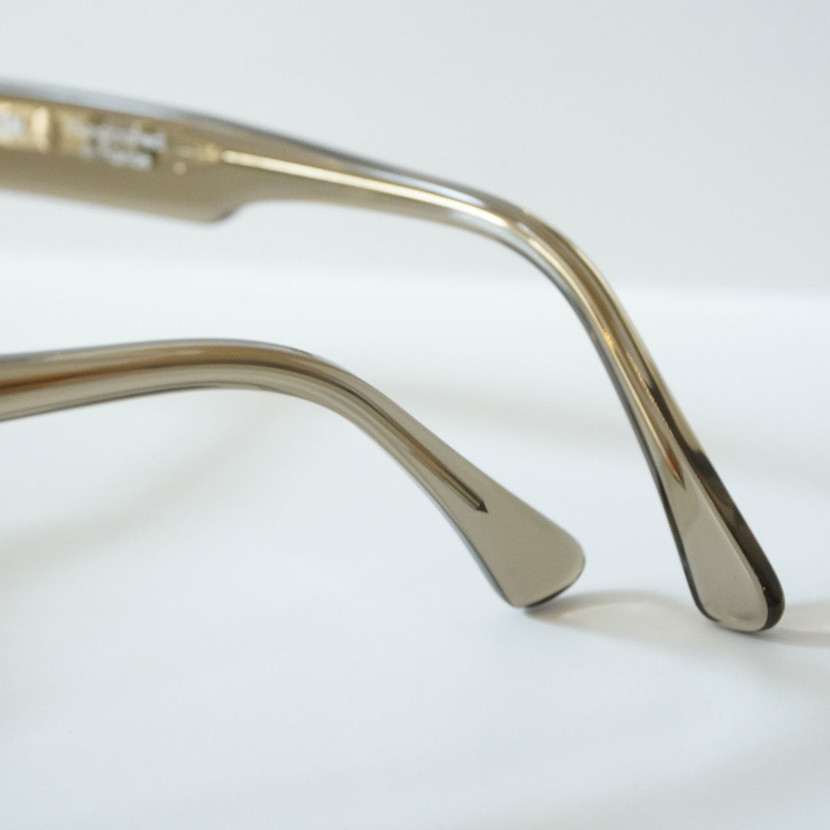 RIVOLI WITH PAD (SMOKEDLIGHT)