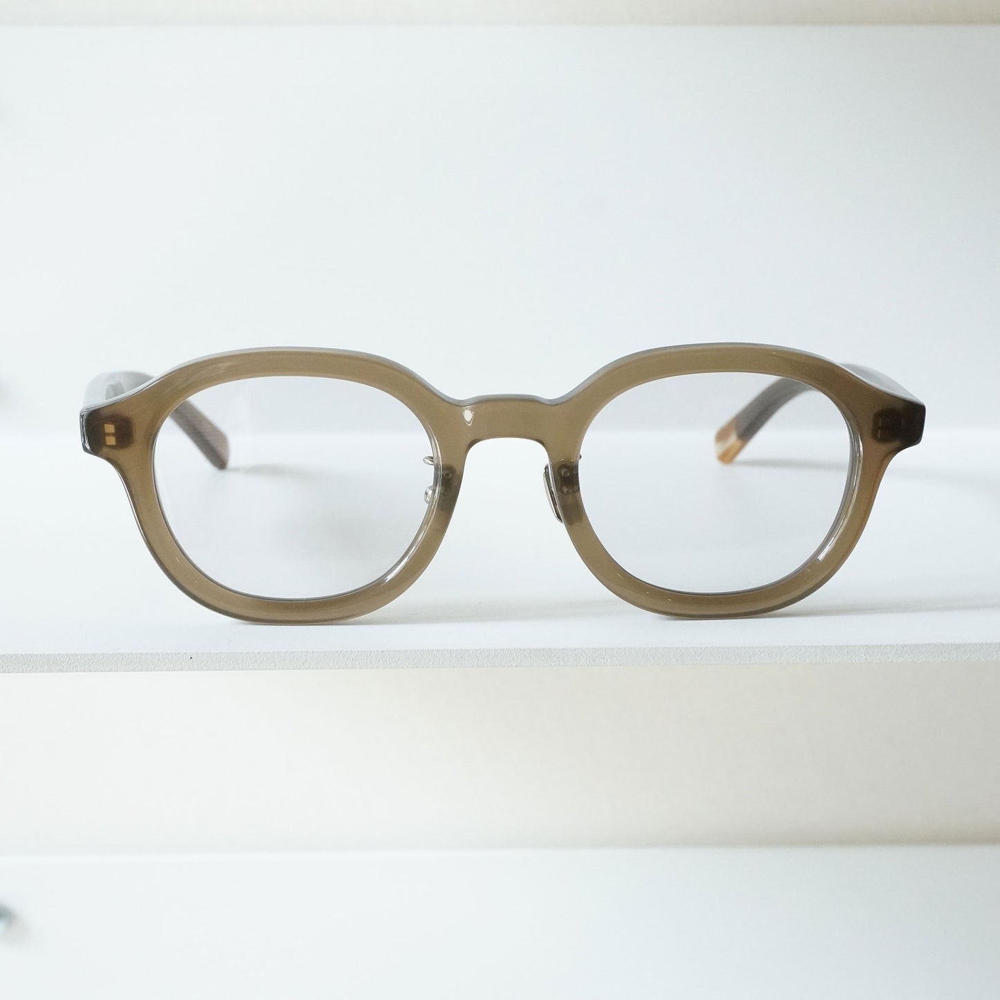 B0043 (TAUPE)
