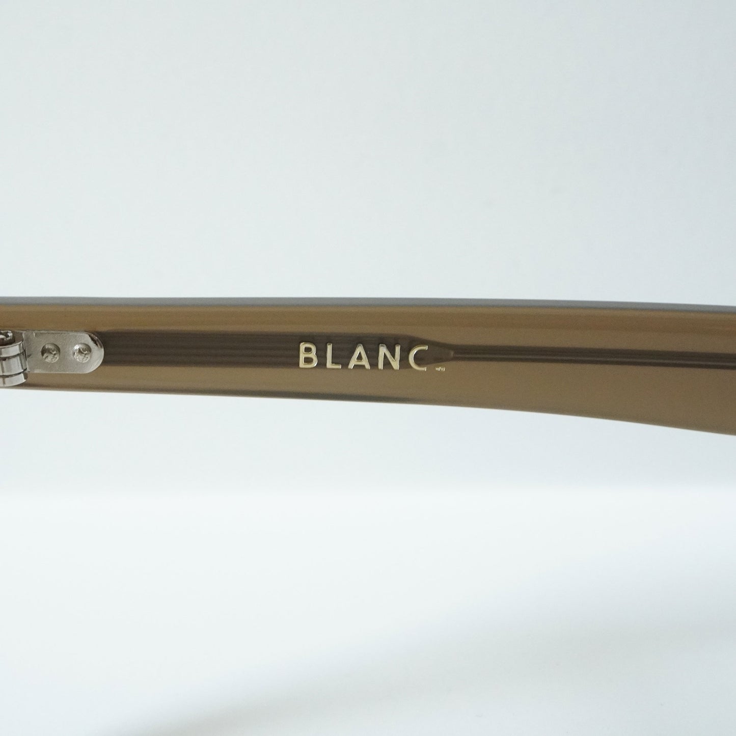 B0043 (TAUPE)