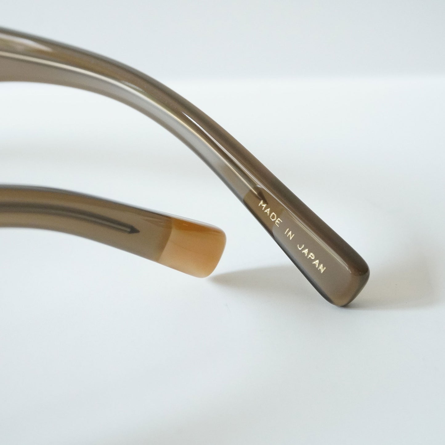 B0043 (TAUPE)