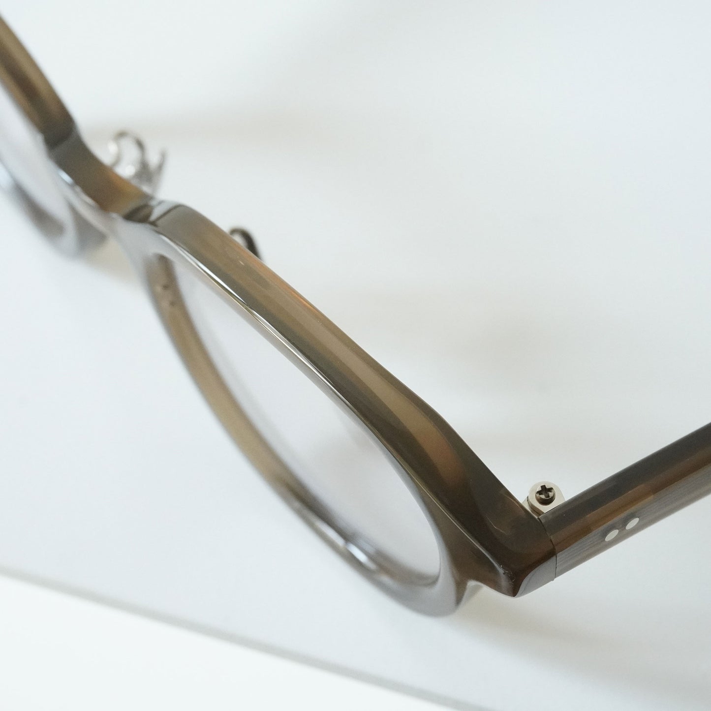 B0043 (TAUPE)