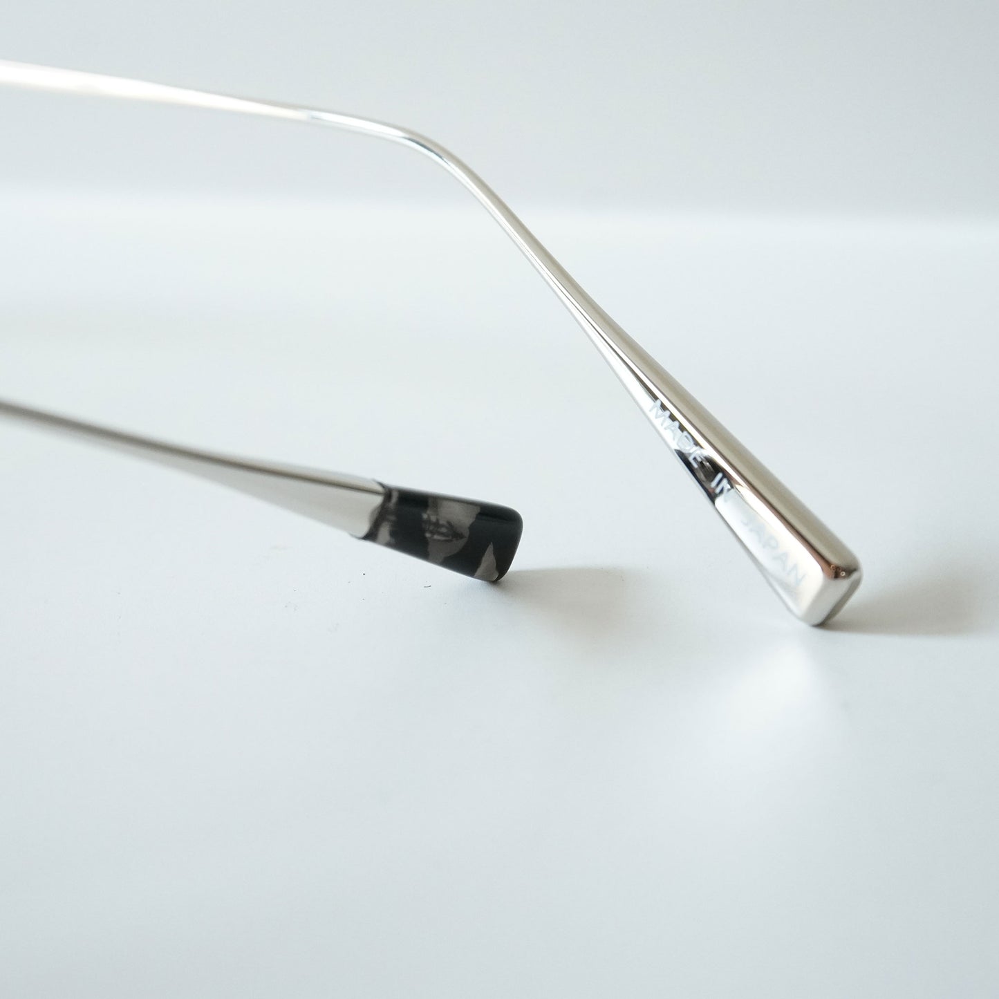 B0049 (SILVER)