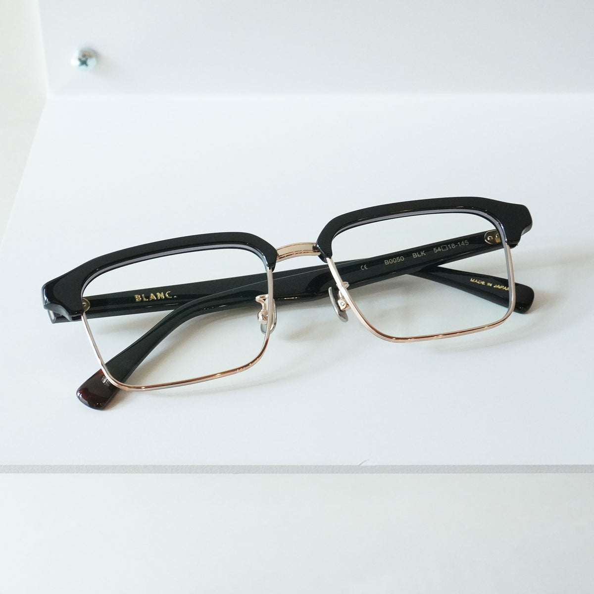 B0050 (BLACK)
