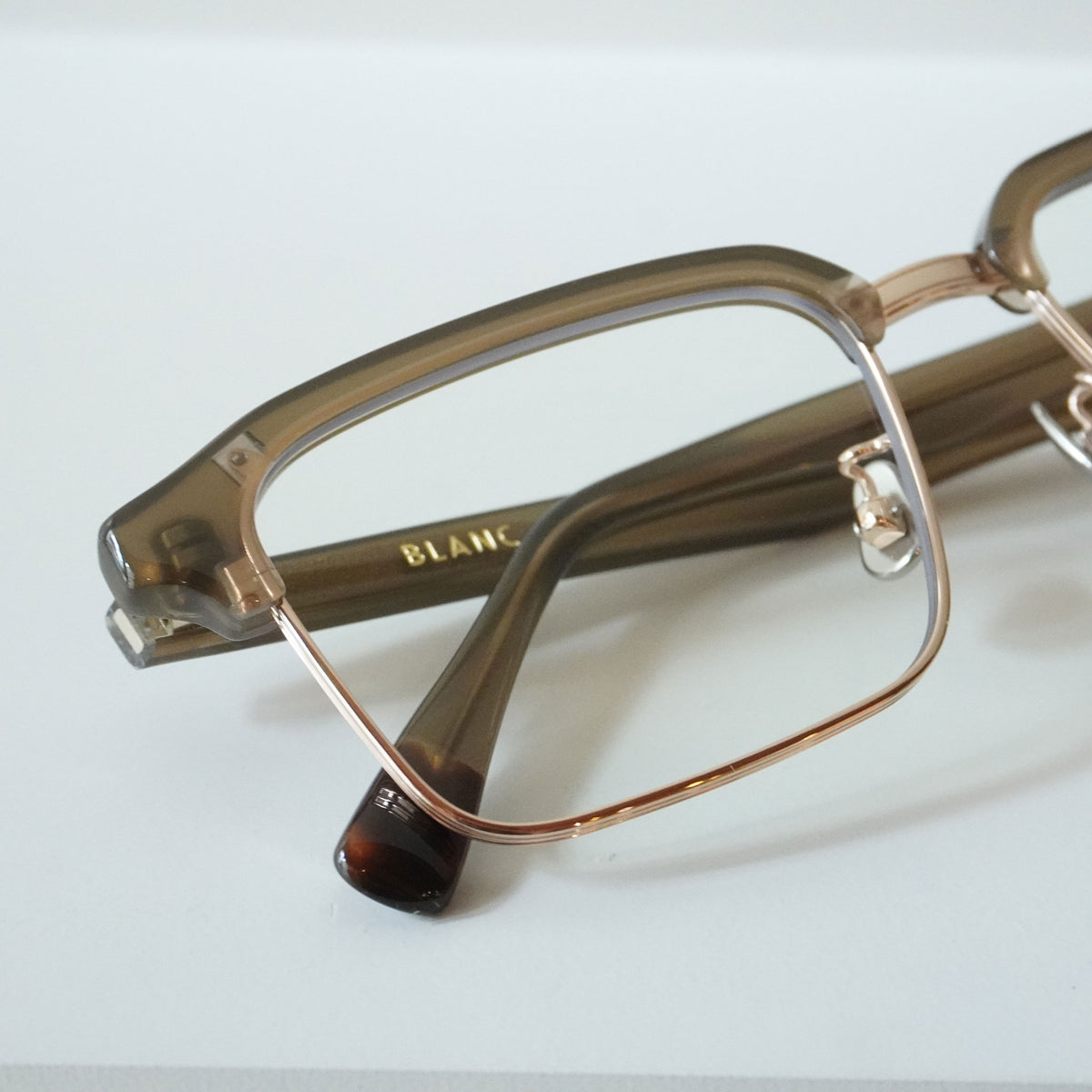 B0050 (TAUPE)