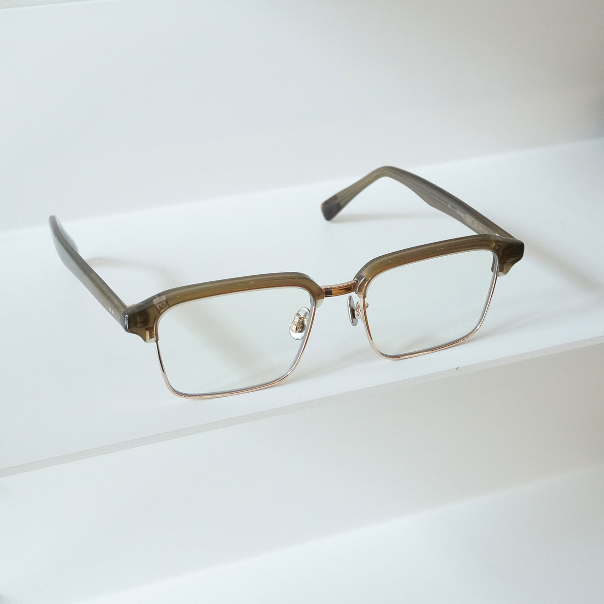 B0050 (TAUPE)