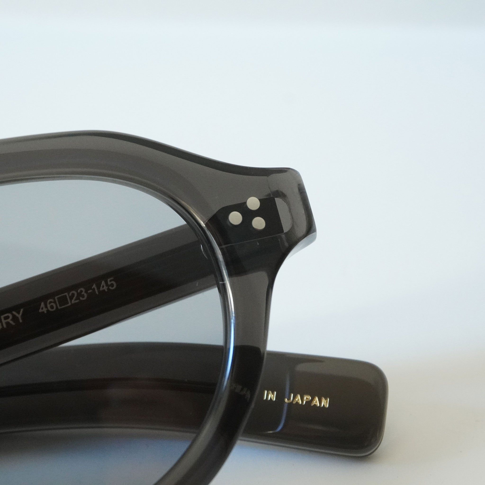 BLANC.. ブラン / BE009 / CLEAR DARK GREY / サングラス – KRANC OPTICAL