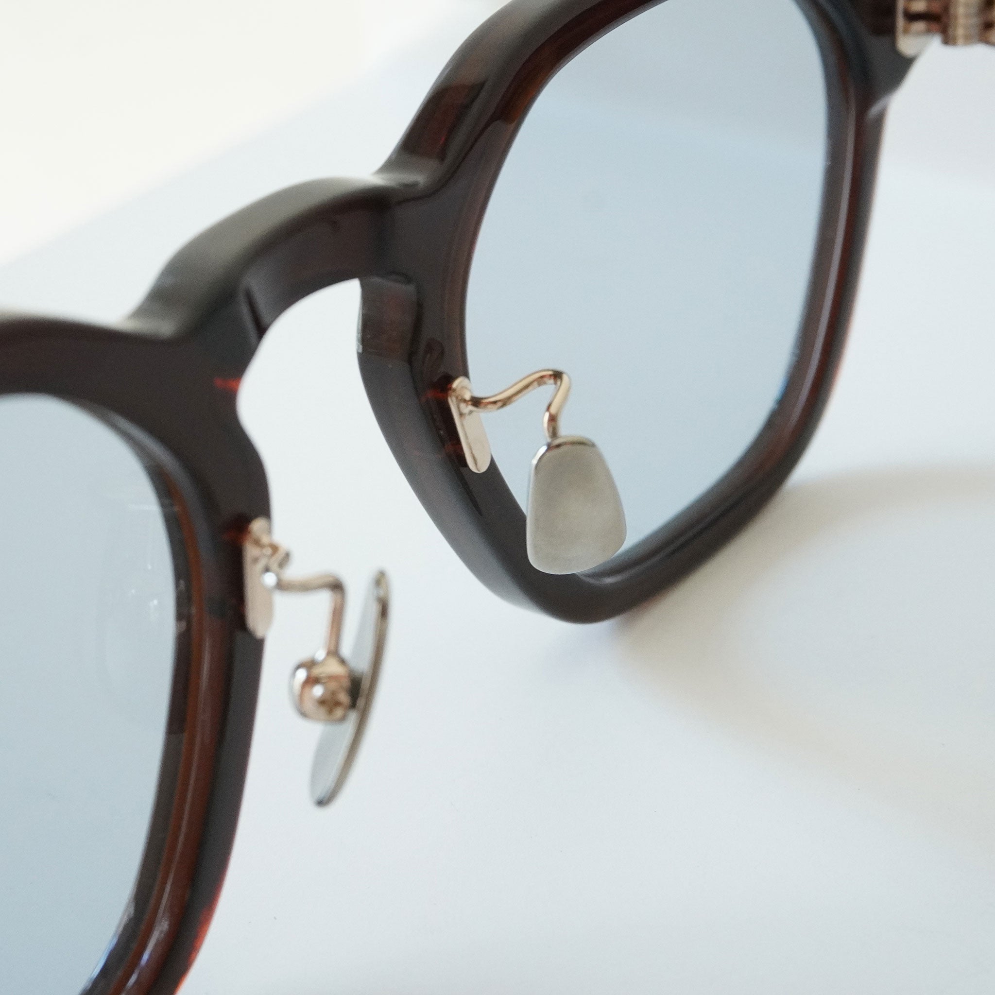 BLANC ブラン BM010 サングラス ダークブラウン 47□22-145 BLANC.. ブラン - BM010 47□22-145 ¥38,500-(税込) 小ぶりな多角形