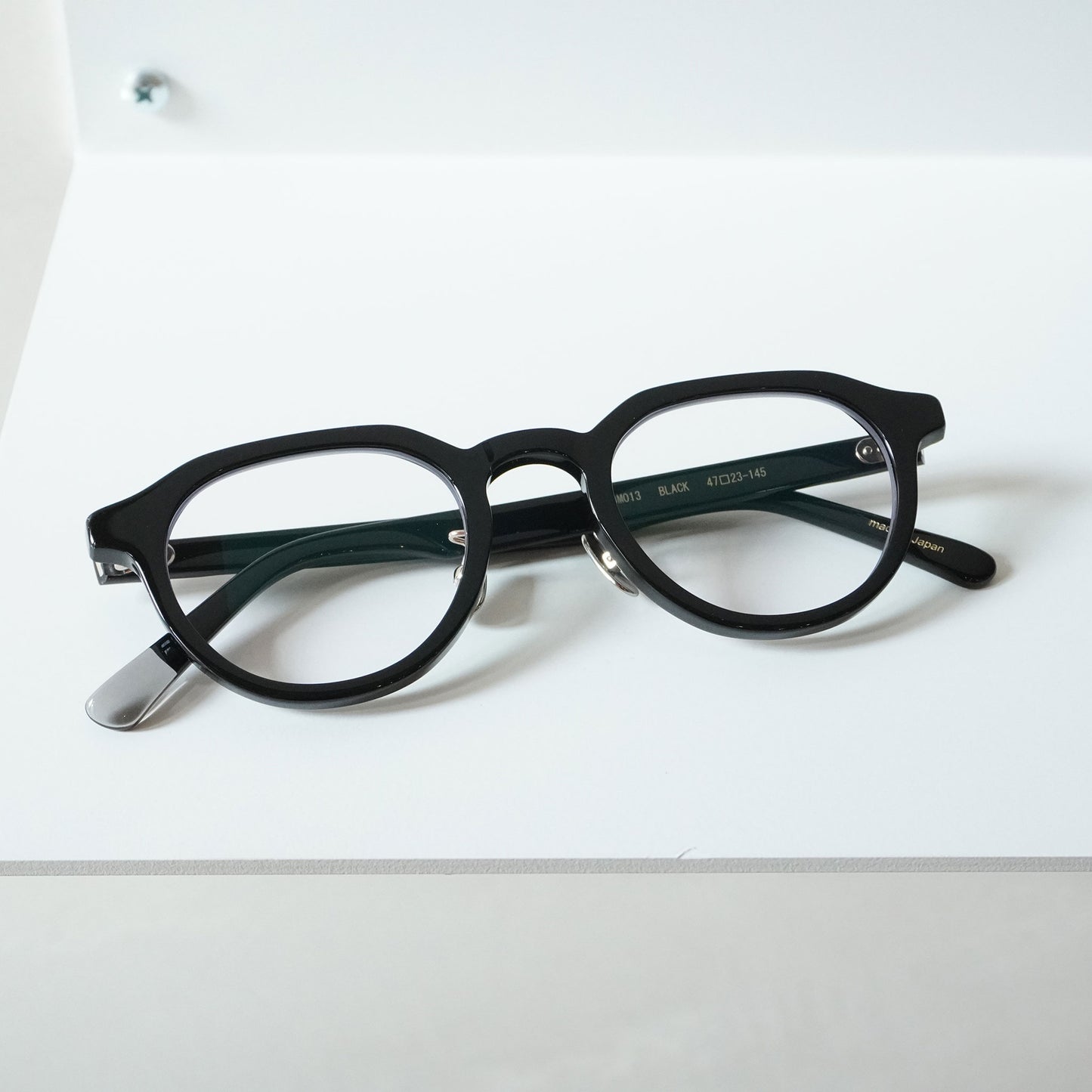 BM013 (BLACK)