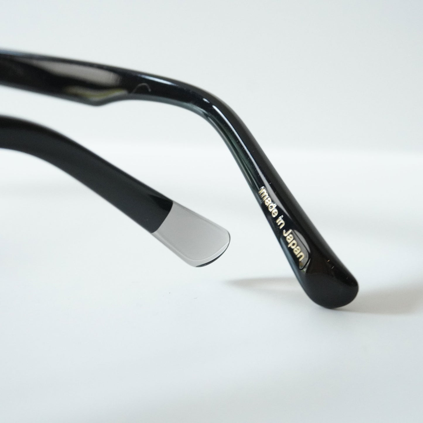 BM013 (BLACK)