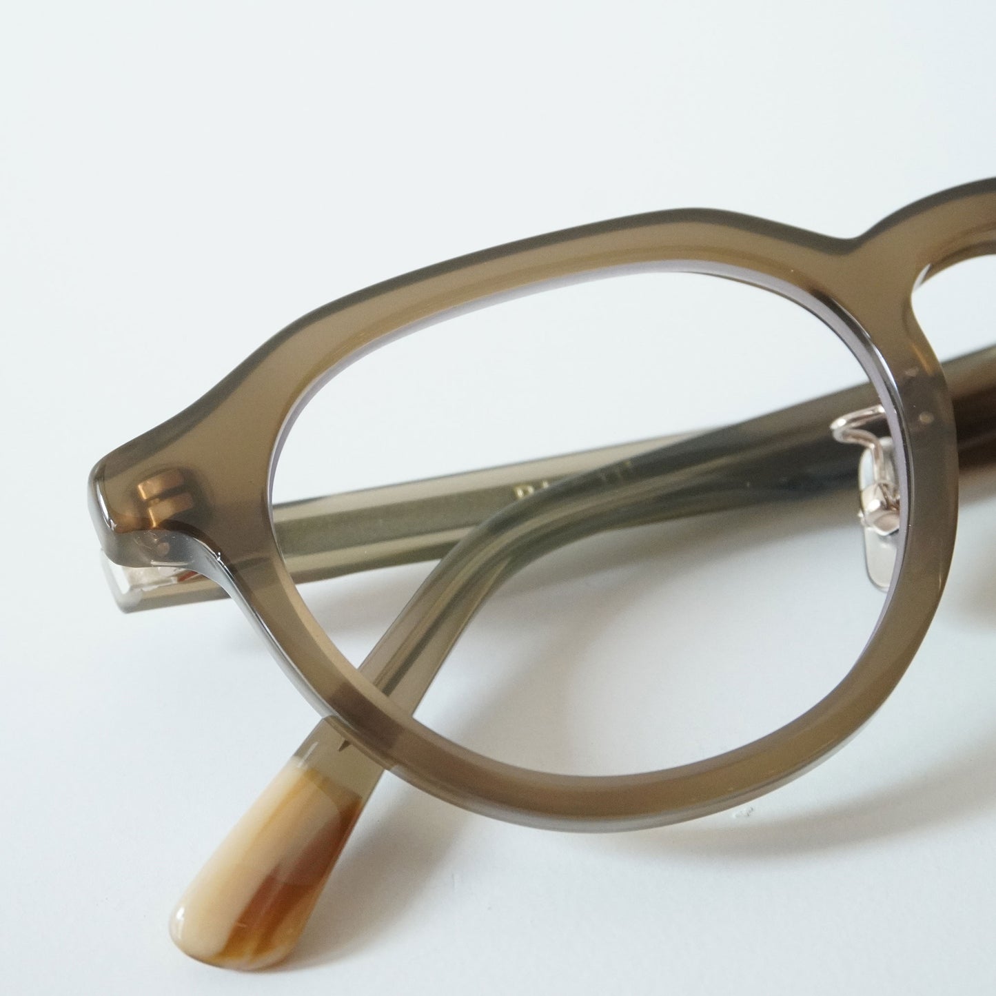 BM013 (TAUPE)
