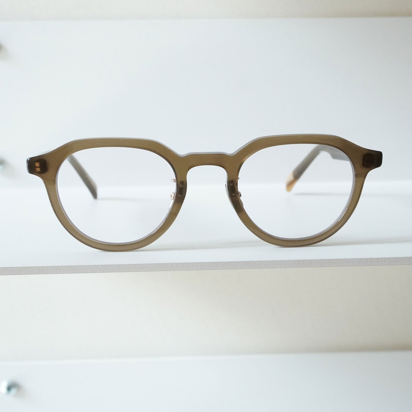 BM013 (TAUPE)