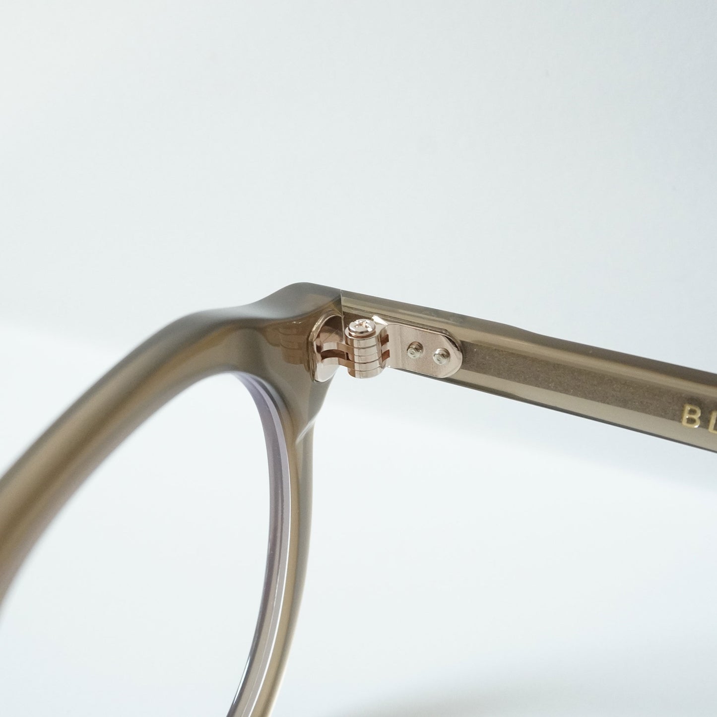 BM013 (TAUPE)