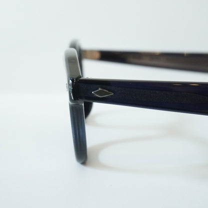 LOCKED HANDS (C11 - BLACK IN BLUE)