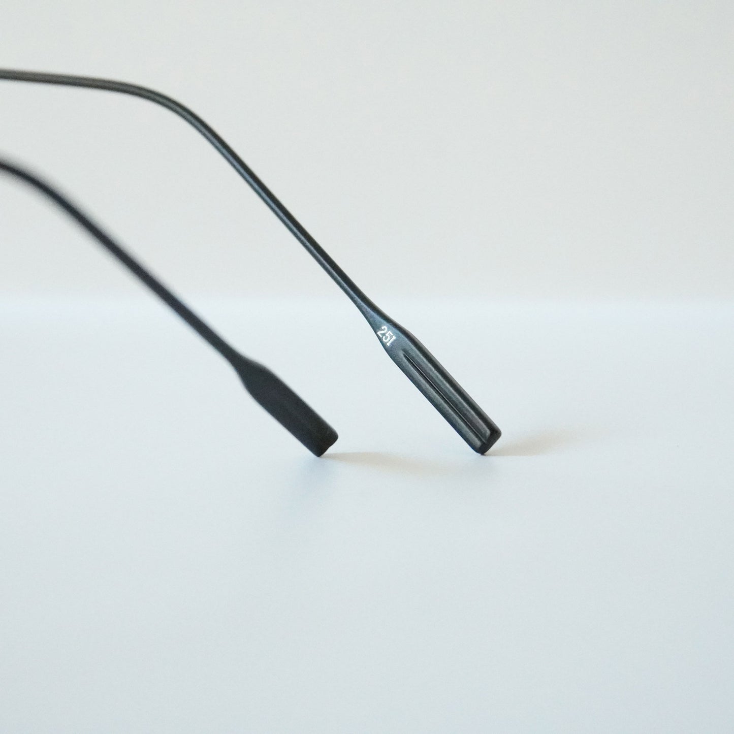 1015 (902805 - WHITE GOLD/MAT BLACK)