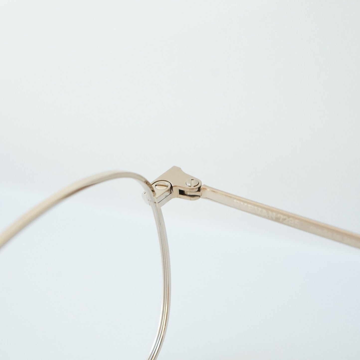 1021 (902 - WHITE GOLD)